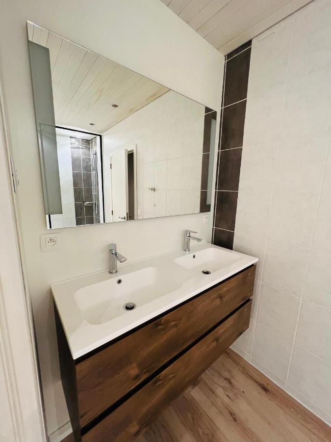 Ruim App. Met Grote Garage Apartment Ieper Exterior photo